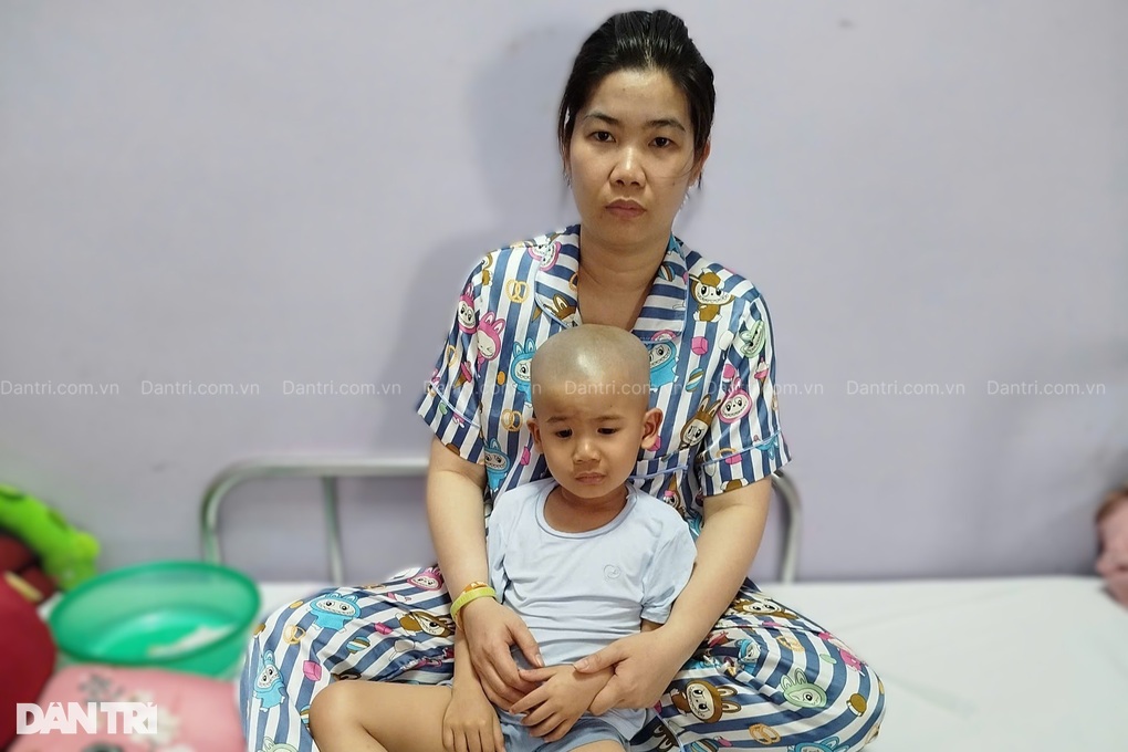 Bé trai vừa đi học đã phát hiện u não, mẹ đơn thân cầu cứu giúp đỡ - 5 Bé trai vừa đi học đã phát hiện u não, mẹ đơn thân cầu cứu giúp đỡ - 5