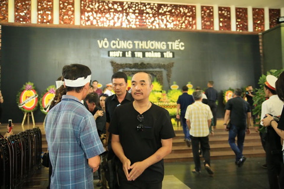 Đồng nghiệp nghẹn ngào tiễn đưa NSƯT Hoàng Yến - 16 Đồng nghiệp nghẹn ngào tiễn đưa NSƯT Hoàng Yến - 16