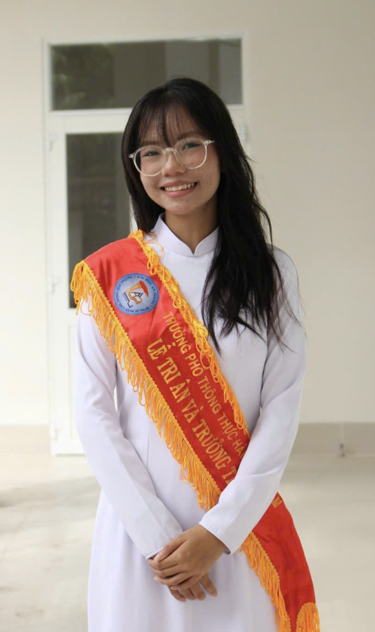 Ấm lòng: Sinh viên mời cựu chiến binh bị đuổi chỗ cùng xem diễu binh - 3 Ấm lòng: Sinh viên mời cựu chiến binh bị đuổi chỗ cùng xem diễu binh - 3