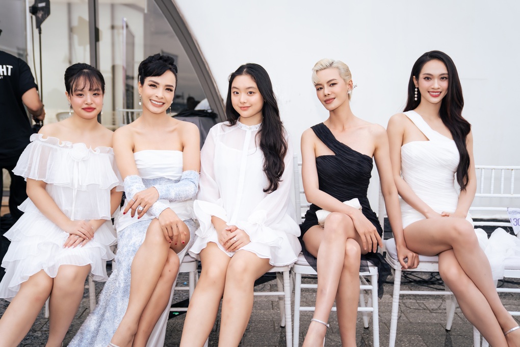 Siêu mẫu Thúy Hạnh đưa hai con gái dự show thời trang, nhan sắc gây chú ý - 4 Siêu mẫu Thúy Hạnh đưa hai con gái dự show thời trang, nhan sắc gây chú ý - 4