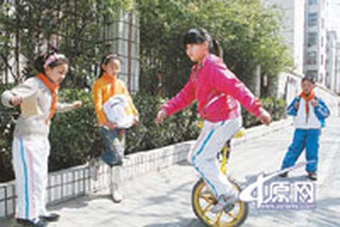 Mốt chơi xe đạp một bánh