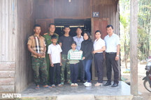 Trao hơn 320 triệu đồng giúp 5 anh em mồ côi tại Buôn Đôn