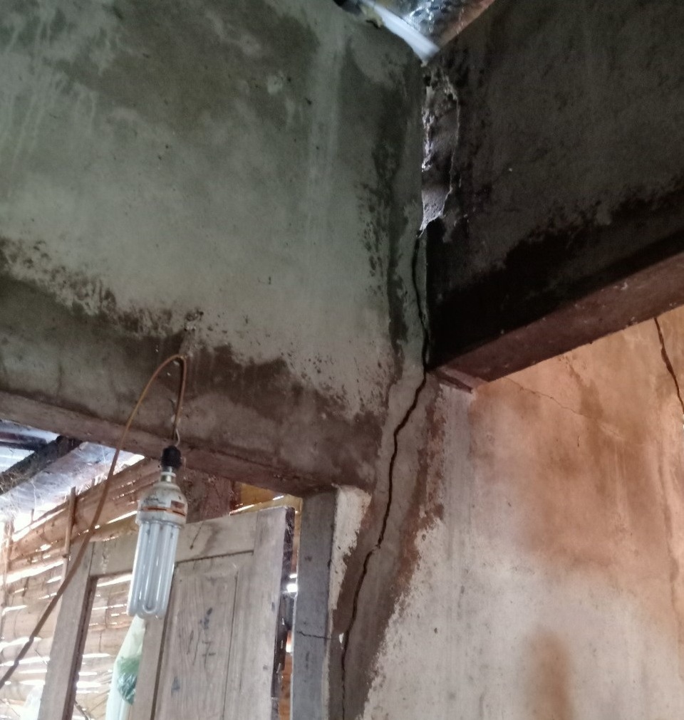 Trận động đất khiến Hà Nội rung lắc: Hàng trăm ngôi nhà nứt toác ở Sơn La - 13 Trận động đất khiến Hà Nội rung lắc: Hàng trăm ngôi nhà nứt toác ở Sơn La - 13