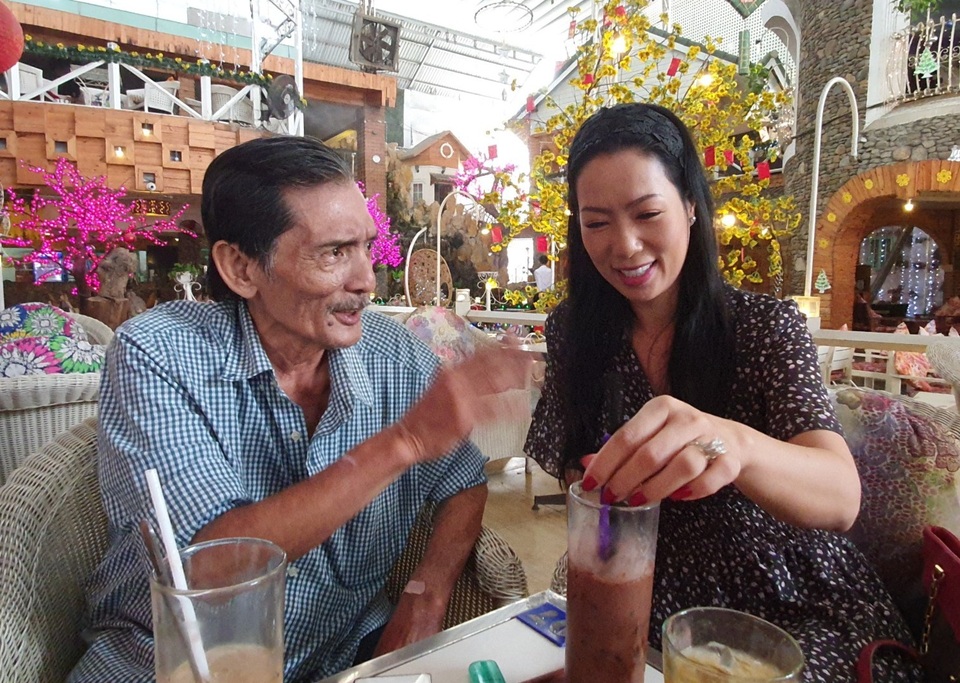 Nghệ sĩ Thương Tín: Nghệ sĩ Thương Tín:
