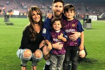 Messi chia sẻ về vợ con sau tuyên bố ở lại Barcelona