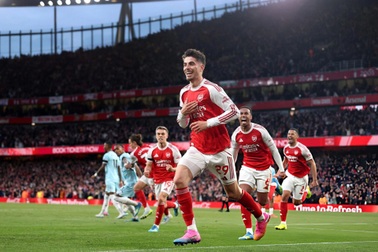 Arsenal thắng Burnley, tiến gần ngôi vô địch Ngoại hạng Anh