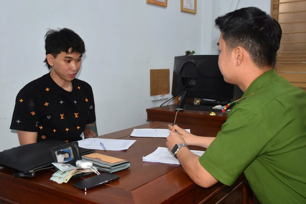 Bắt nhanh thanh niên cướp tài sản du khách nước ngoài - 1 Bắt nhanh thanh niên cướp tài sản du khách nước ngoài - 1