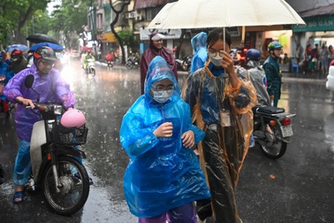 Học sinh Hà Nội làm bài thi cuối cùng vào lớp 10 không chuyên