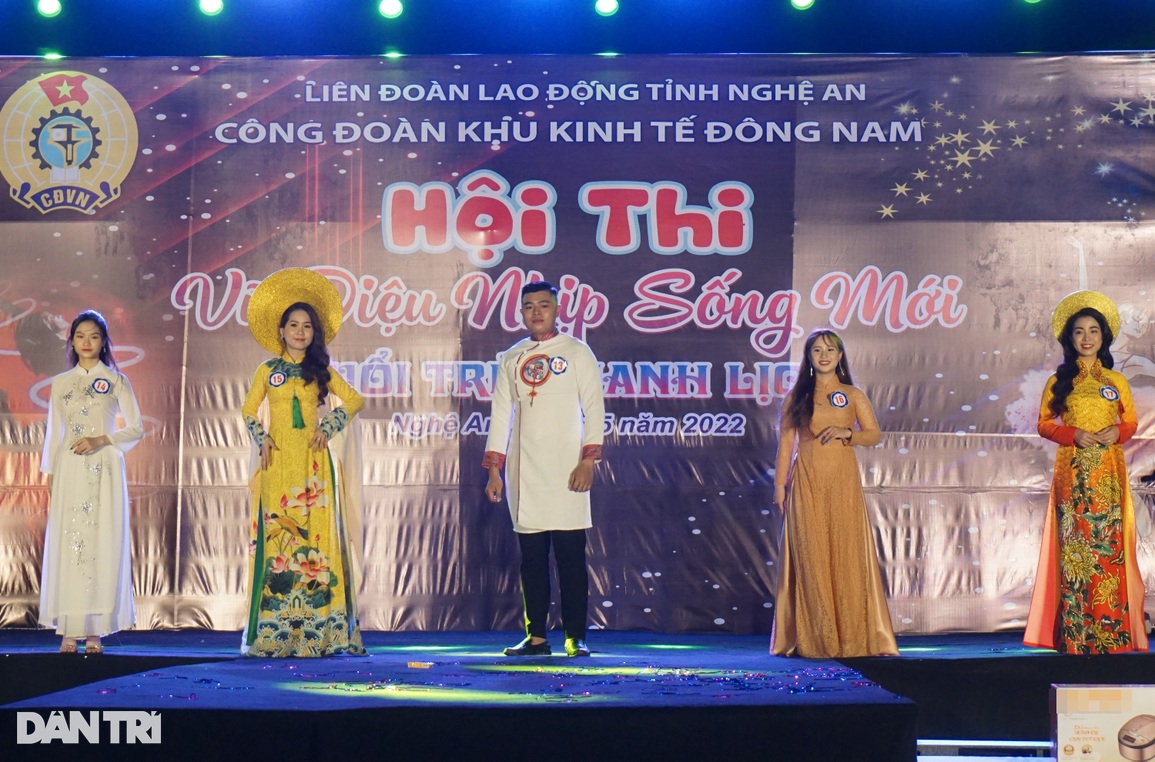 Người lao động trẻ đọ sắc, đua tài trong hội thi thanh lịch - 2 Người lao động trẻ đọ sắc, đua tài trong hội thi thanh lịch - 2
