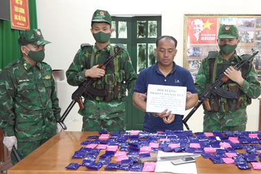 Đối tượng vận chuyển ma túy, dùng dao chống trả bộ đội biên phòng