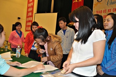 ĐH Đà Nẵng: Trao 150 vé xe hỗ trợ sinh viên về quê đón Tết