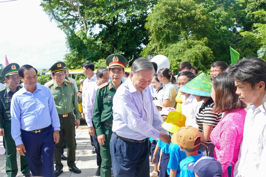 Tổng Bí thư, Chủ tịch nước: Cồn Cỏ nhiều tiềm năng phát triển kinh tế biển - 1