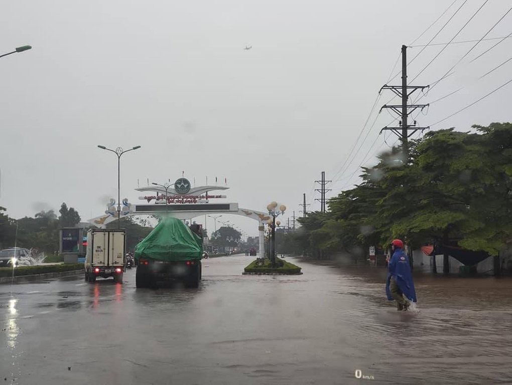 Nhiều đô thị ngập nặng sau bão, hàng trăm cây xanh gãy đổ - 21 Nhiều đô thị ngập nặng sau bão, hàng trăm cây xanh gãy đổ - 21