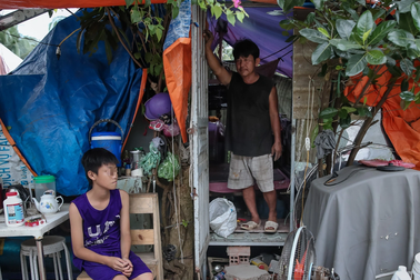 Cuộc sống tạm bợ của những hộ dân có nhà xây "lụi" bị tháo dỡ