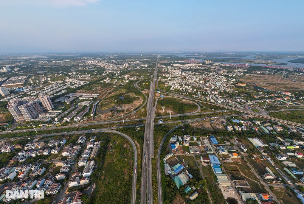 Viễn cảnh khu công nghiệp, đường sá ở TPHCM đều ngập nặng - 3 Viễn cảnh khu công nghiệp, đường sá ở TPHCM đều ngập nặng - 3