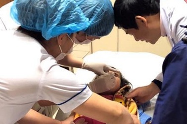 Tưởng chai nước ngọt, bé 5 tuổi uống nhầm thuốc trừ sâu và dầu diesel