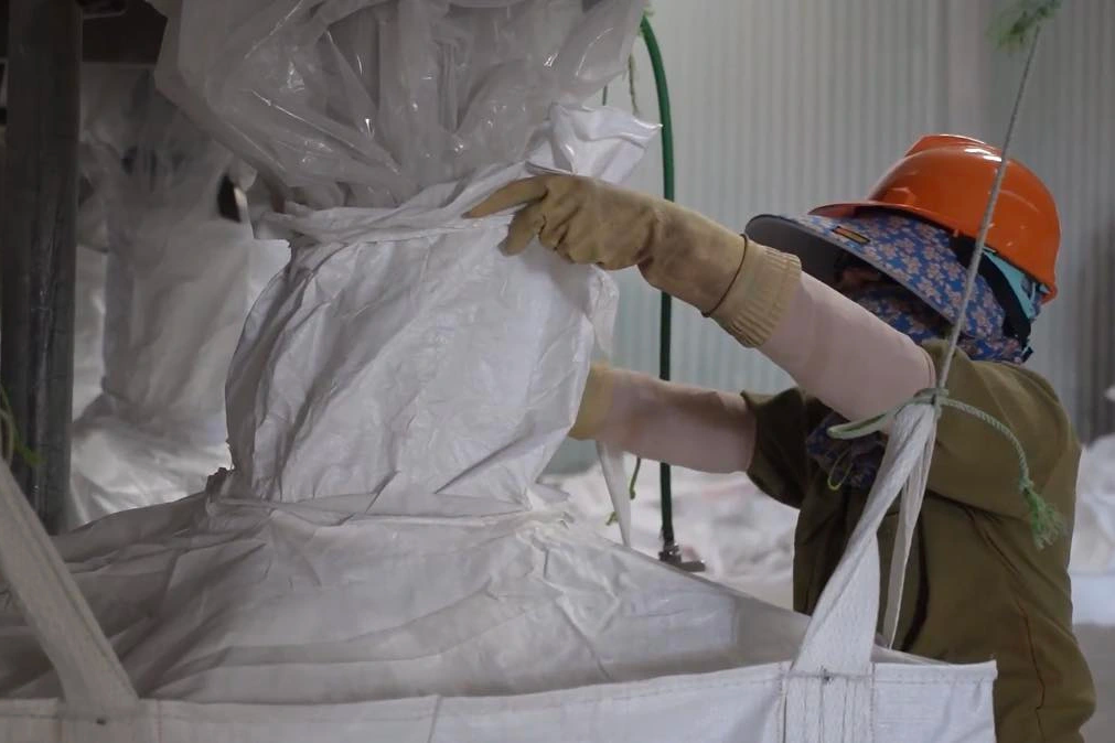 Нова інформація щодо випадку смерті 3 робітників, багато людей страждають від захворювань легень - 2 Thông tin mới vụ 3 công nhân tử vong, nhiều người mắc bệnh do bụi phổi - 2