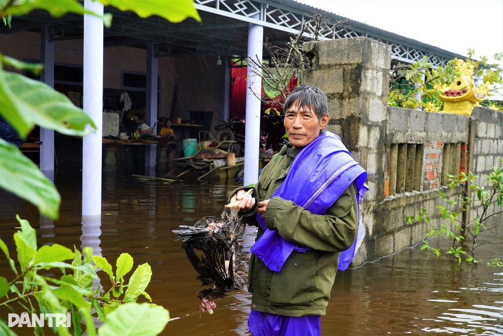 Tôi đi khám bệnh trở về nhà đã ngập trong biển nước - 4 Tôi đi khám bệnh trở về nhà đã ngập trong biển nước - 4