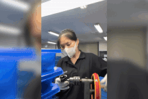 Nữ lao động Việt 19 tuổi sang Nhật kiếm tiền nuôi em bại não