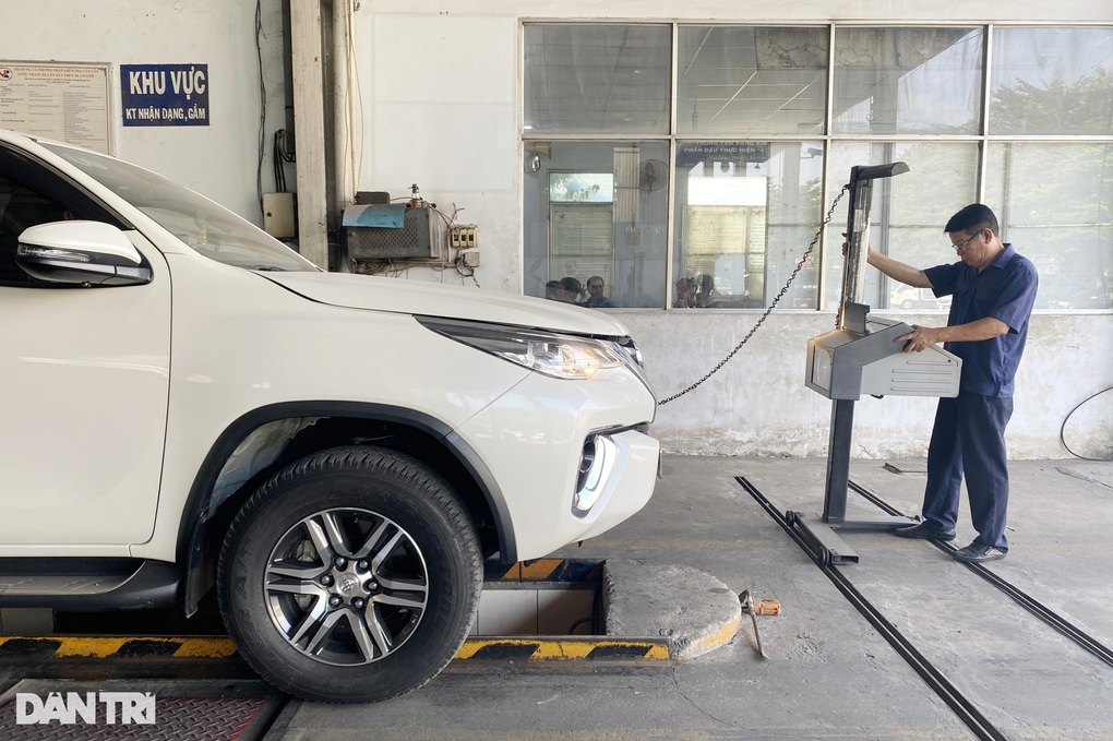 Cảnh báo tình trạng cò mạo danh đăng kiểm viên để trục lợi - 1