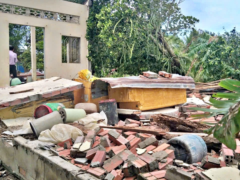 Mưa dông do bão Wipha làm sập 153 căn nhà ở miền Tây - 1 Mưa dông do bão Wipha làm sập 153 căn nhà ở miền Tây - 1