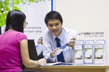 10 công ty Chứng khoán đầu tiên thực hiện giao dịch từ xa