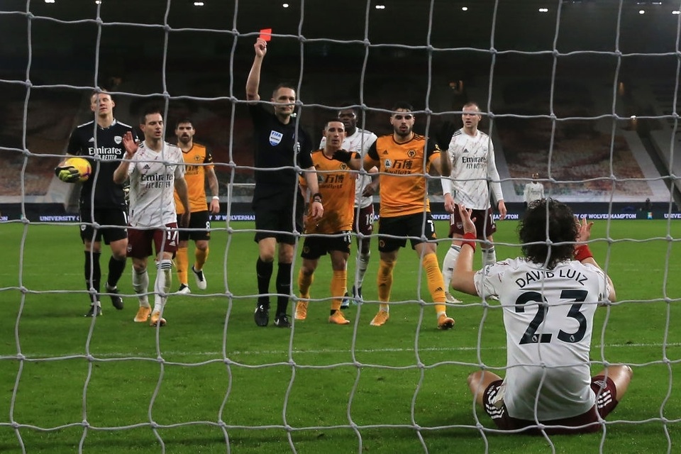 Wolves 2-1 Arsenal: Luiz, Leno cùng nhận thẻ đỏ - 1 Wolves 2-1 Arsenal: Luiz, Leno cùng nhận thẻ đỏ - 1