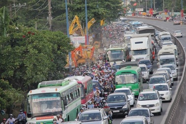 Kẹt xe cửa ngõ phía Đông