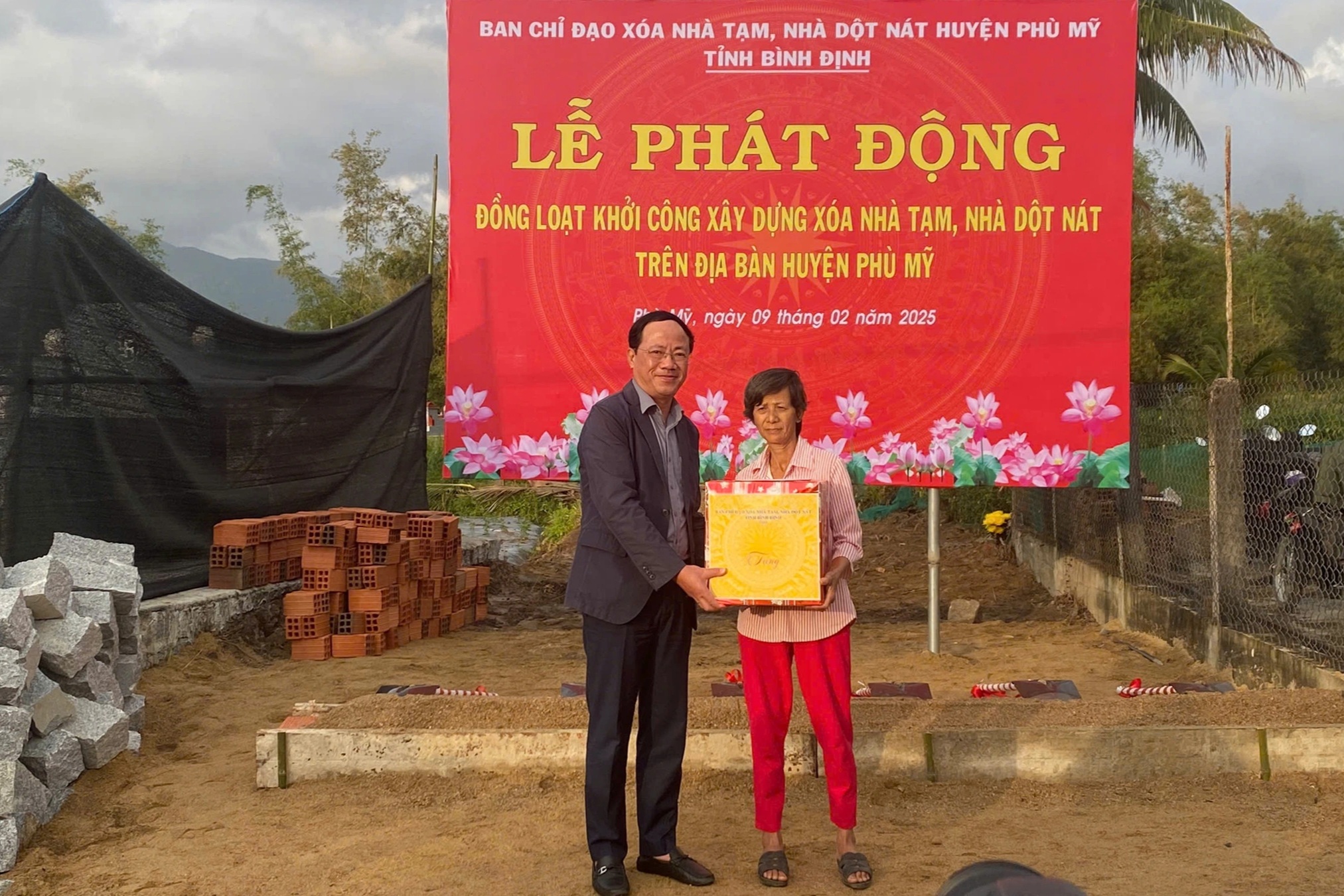 Bình Định xóa 4.442 nhà tạm, nhà dột nát trong hơn 100 ngày - 2 Bình Định xóa 4.442 nhà tạm, nhà dột nát trong hơn 100 ngày - 2