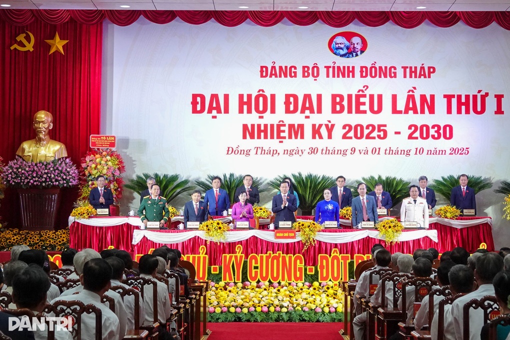 Khai mạc Đại hội đại biểu Đảng bộ tỉnh Đồng Tháp lần thứ I - 1 Khai mạc Đại hội đại biểu Đảng bộ tỉnh Đồng Tháp lần thứ I - 1