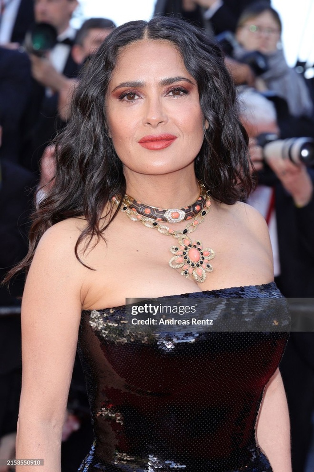 Selena Gomez thanh lịch, Eva Longoria xứng danh nữ hoàng thảm đỏ - 5 Selena Gomez thanh lịch, Eva Longoria xứng danh nữ hoàng thảm đỏ - 5