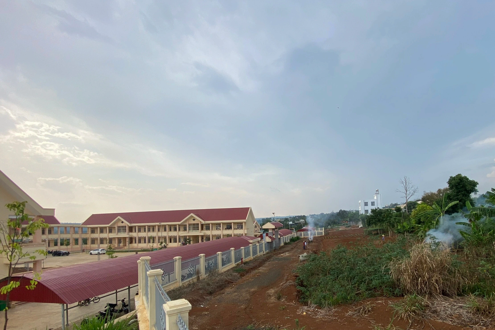 Ngôi trường được đầu tư 53 tỷ đồng ở Đắk Lắk, hơn một năm.... chưa mở cổng - 2 Ngôi trường được đầu tư 53 tỷ đồng ở Đắk Lắk, hơn một năm.... chưa mở cổng - 2