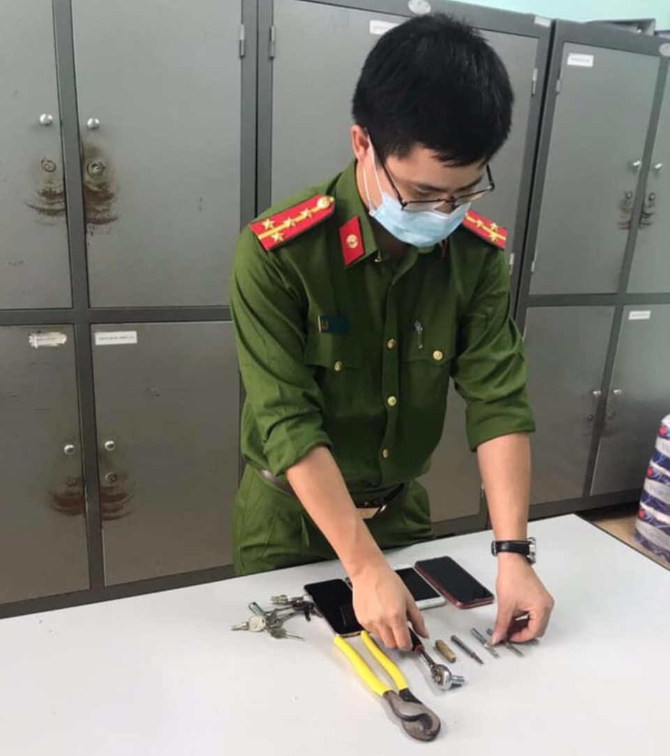 Hà Nội: Bắt ổ nhóm lợi dụng dịch Covid-19, thổi xe ở các xóm trọ - 2