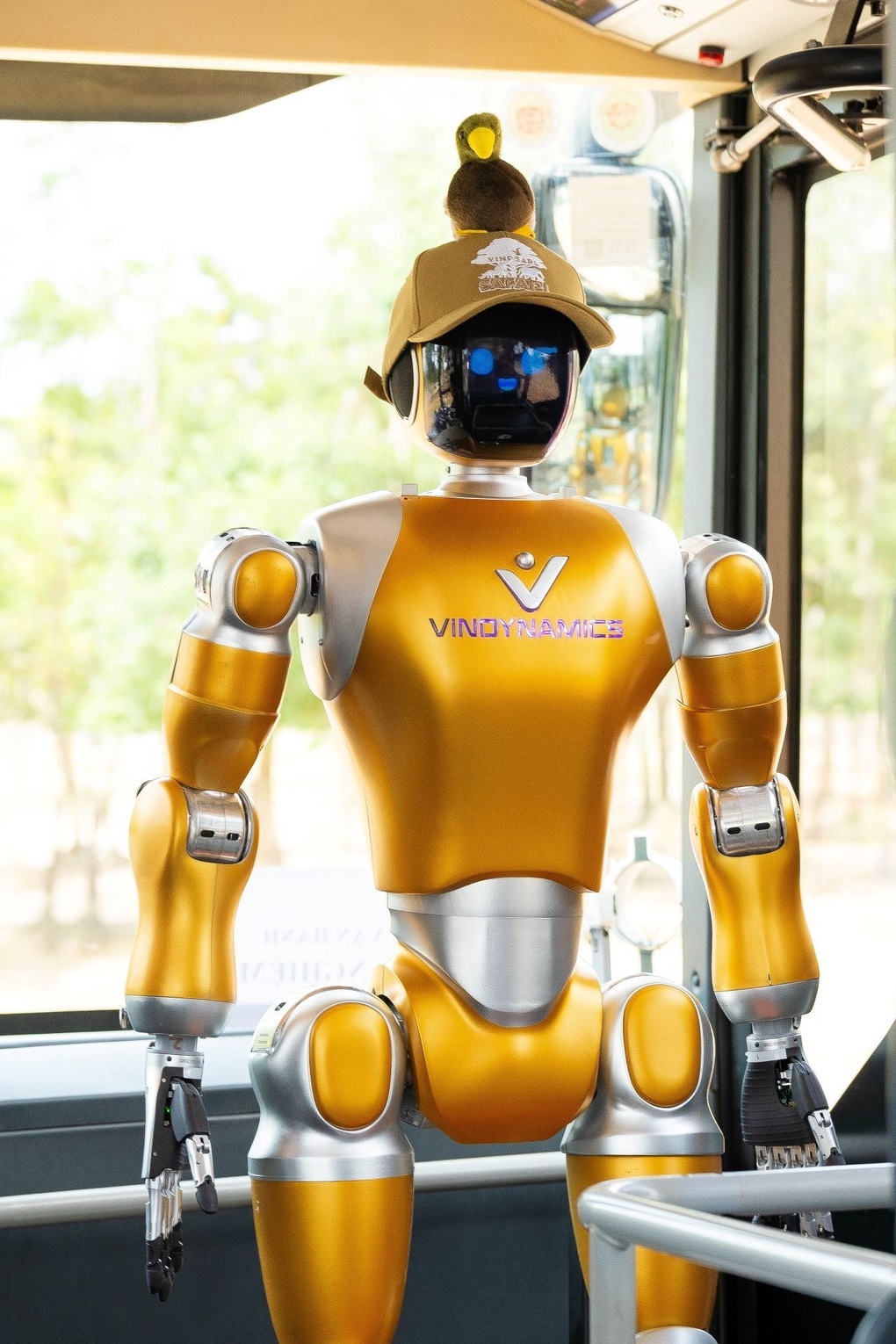 Robot hình người VinDynamics thử nghiệm thực tế tại Vinpearl Safari Phú Quốc - 2