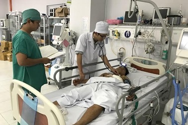 Cứu sống bệnh nhân bị bạn nhậu đâm thấu tim