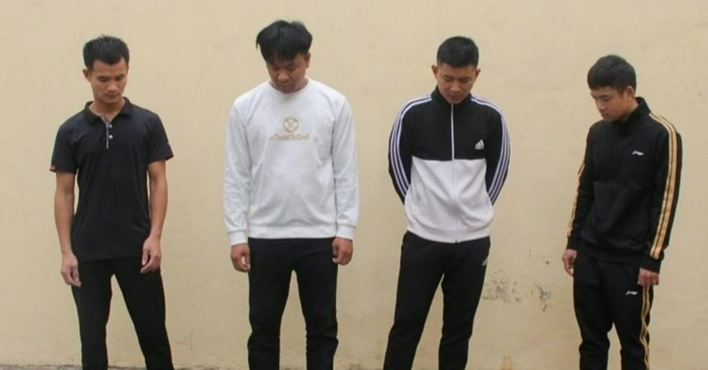Chặn đường ép 2 mẹ con lên ô tô, bắt viết cam kết trả nợ hơn 6 tỷ đồng - 1 Chặn đường ép 2 mẹ con lên ô tô, bắt viết cam kết trả nợ hơn 6 tỷ đồng - 1