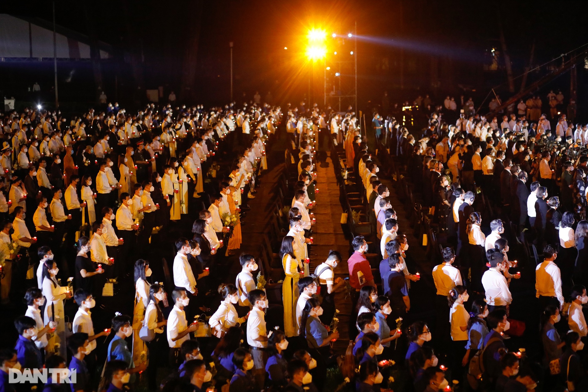 Hình ảnh ấn tượng tại lễ tưởng niệm đồng bào đã mất trong đại dịch Covid-19 - 17