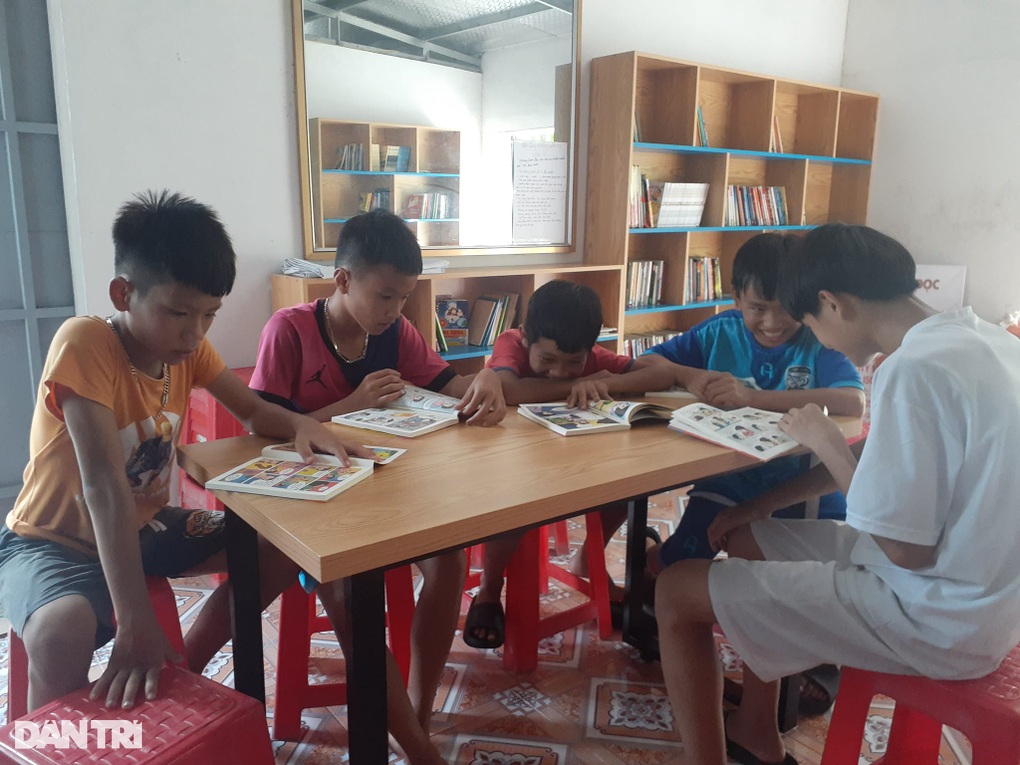 Đôi vai lệch gánh trang sách hồng - 2 Đôi vai lệch gánh trang sách hồng - 2