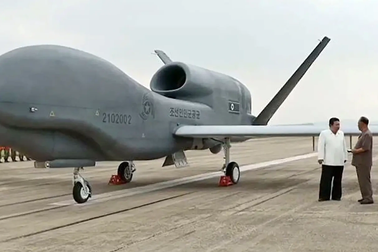 Triều Tiên khoe 2 mẫu UAV giống "Ác điểu" và "Thần chết" của Mỹ