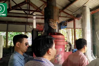 Đoàn quan trắc kiểm tra tại lò đốt rác của BVĐK Ninh Bình.