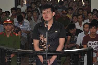 Giữ người yêu bằng... súng, lĩnh 16 năm tù