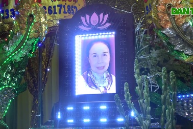 NSND Bạch Tuyết: “Tôi kính trọng tài hoa và nhân cách chị Ánh Hoa”