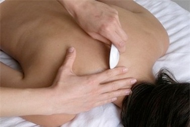 Liệt tay do cạo gió