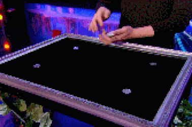 Xem màn ảo thuật như có "ma" khiến dân mạng ngỡ ngàng