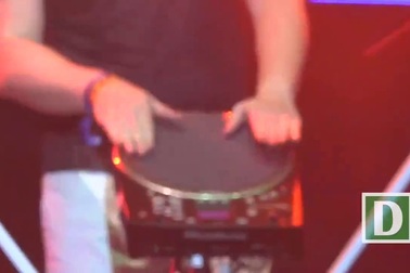 Xem lại màn trình diễn của ban nhạc Good Luck.