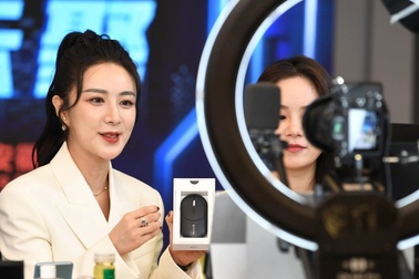 Livestreamer hàng đầu Trung Quốc bị phạt 210 triệu USD vì trốn thuế