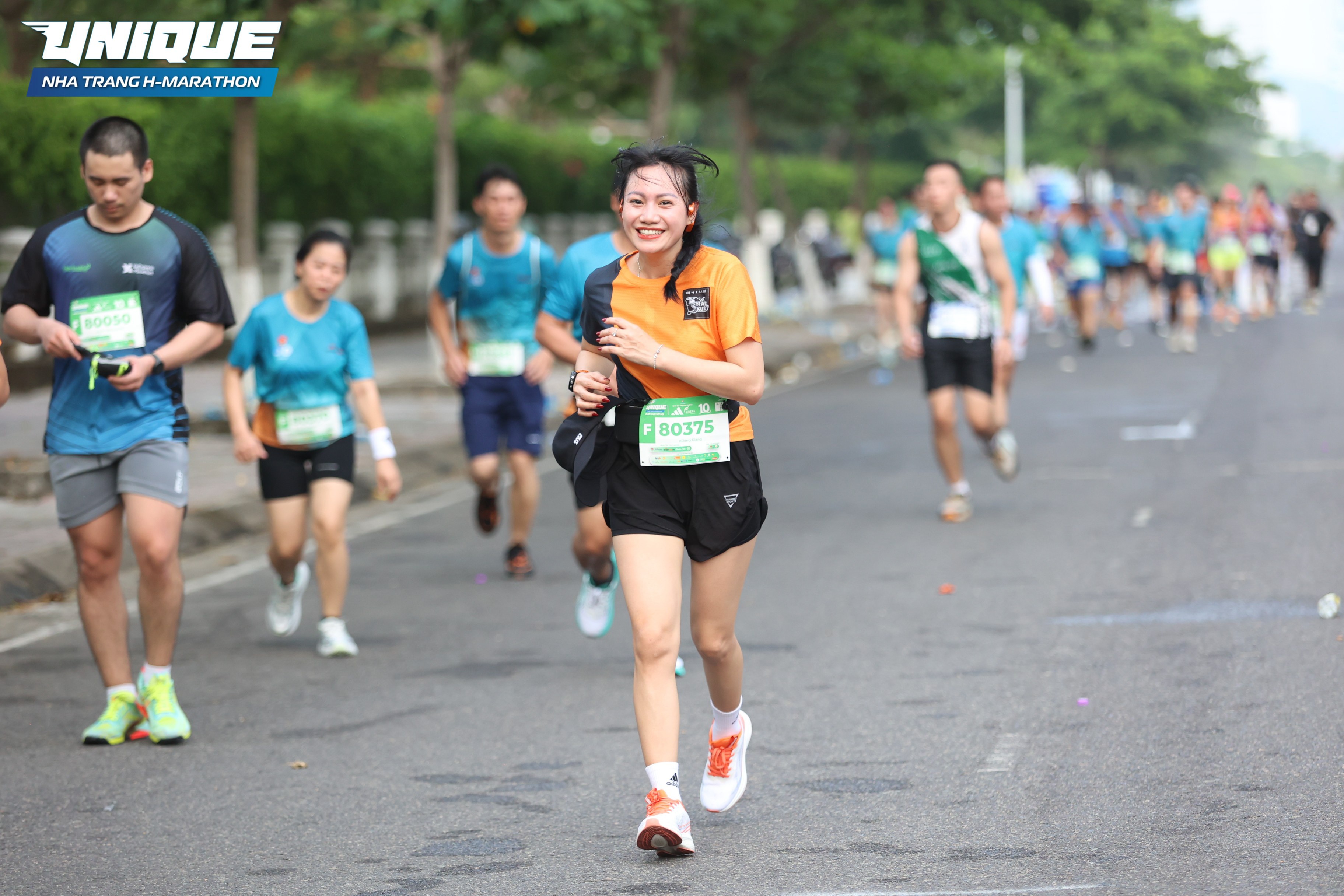 View - Những bóng hồng trên đường chạy Unique Nha Trang H-Marathon 2024 | Báo Dân trí