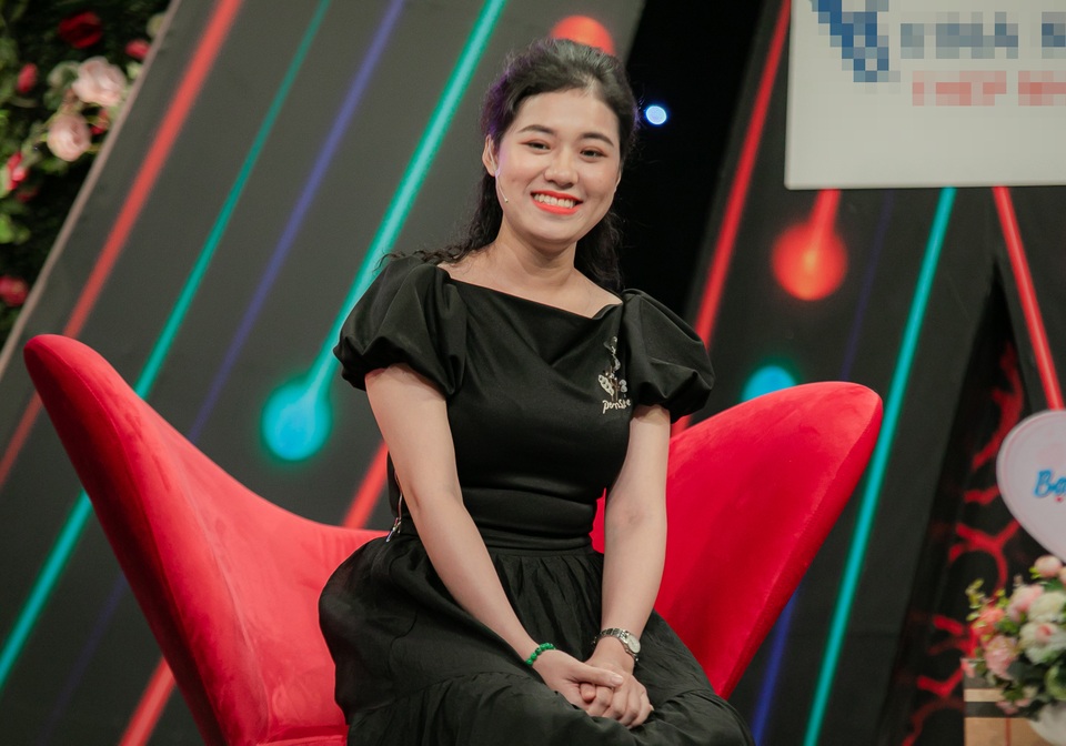 Cô gái xinh như hoa hậu khiến MC chương trình hẹn hò phải xuýt xoa - 1 Cô gái xinh như hoa hậu khiến MC chương trình hẹn hò phải xuýt xoa - 1