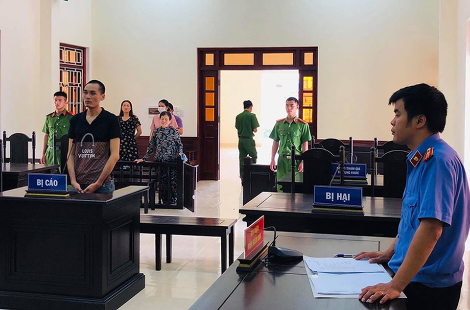 Kẻ đột nhập trường học dâm ô học sinh lãnh án 12 tháng tù - 1 Kẻ đột nhập trường học dâm ô học sinh lãnh án 12 tháng tù - 1