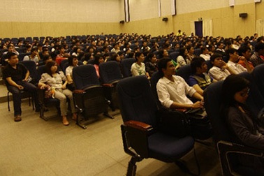 Giảng kỹ năng giao tiếp với người khác giới cho SV Hà Nội